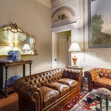 Dimora Storica Palazzo Puccini 4*