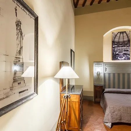 Dimora Storica Palazzo Puccini Bed & Breakfast 3*