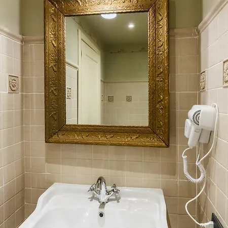Bed & Breakfast Dimora Storica Palazzo Puccini 3*