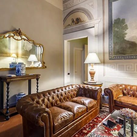 Dimora Storica Palazzo Puccini Bed & Breakfast 3*