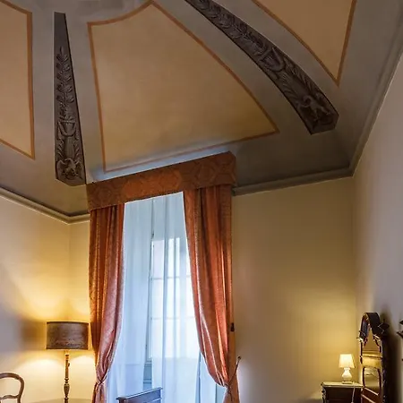 Dimora Storica Palazzo Puccini Bed & Breakfast 3*