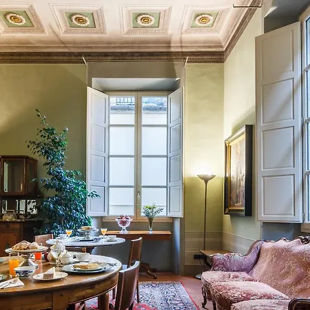 Dimora Storica Palazzo Puccini Bed & Breakfast 3*